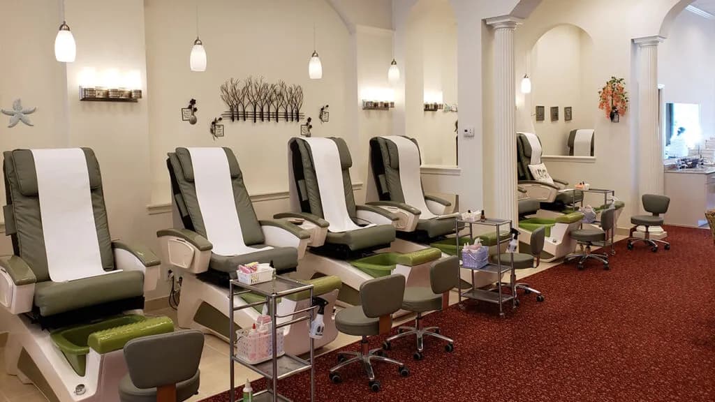 Lincoln CT Nail Spa interior